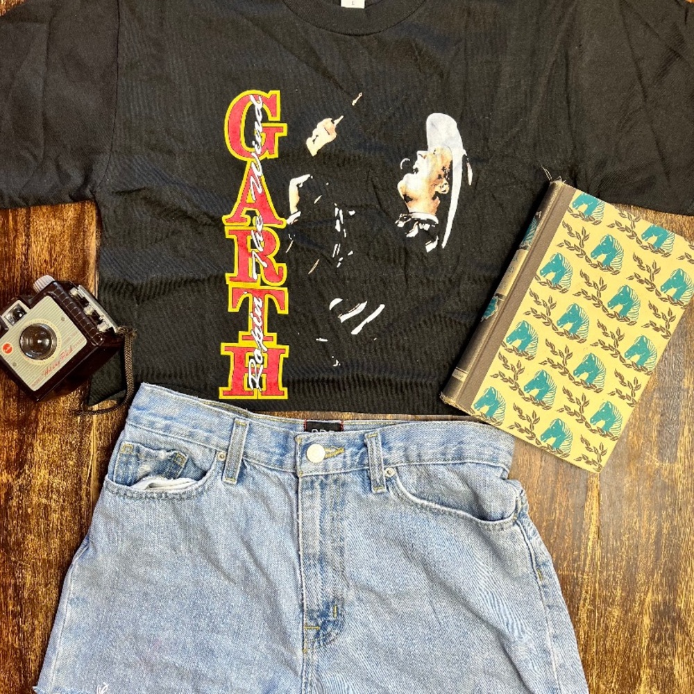 GARTH BROOKS- ROPIN THE WIND GRAPHIC COUNTRY WESTERN CROP TOP